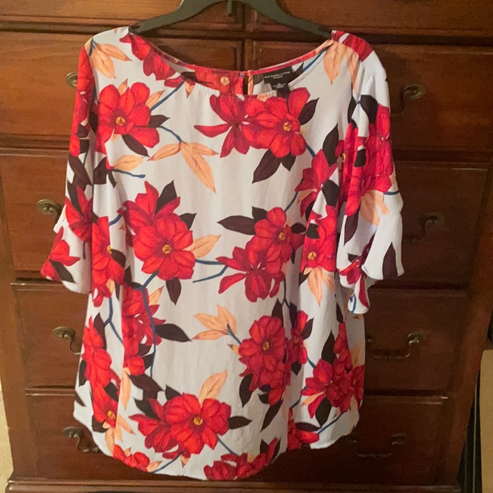 Flowy floral blouse